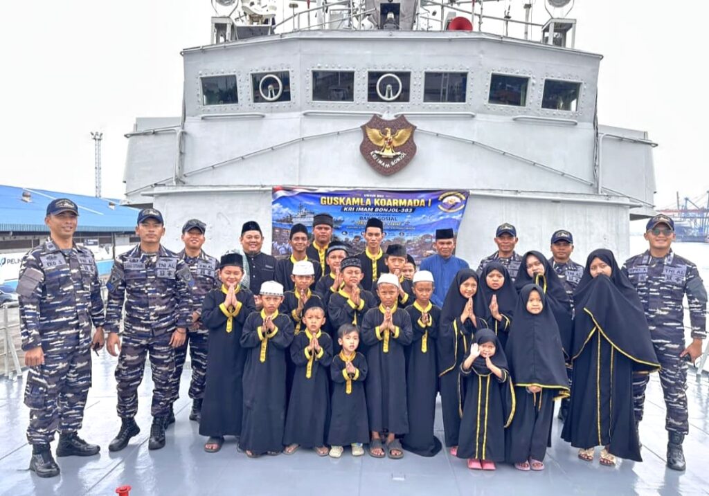 KRI Imam Bonjol-383 Gelar Bakti Sosial dan Open Ship di Lampung, Pererat Kedekatan TNI AL dengan Masyarakat