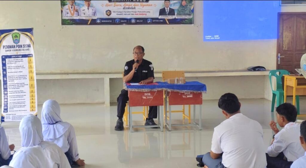 Kasi Humas Polres Bintan Edukasi Siswa SMKN 1 Gunung Kijang Bijak Bermedia Sosial
