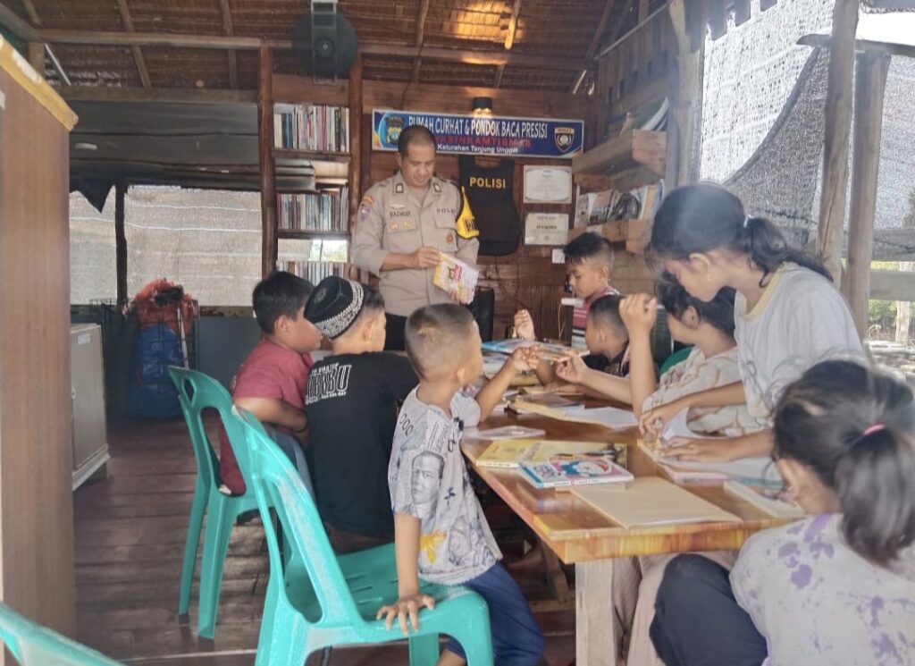 Sambut Hari Anak Nasional, Bhabinkamtibmas Tanjung Unggat Edukasi Anak Cegah Kekerasan Sejak Dini