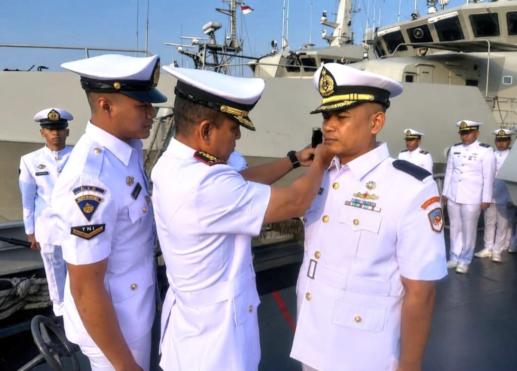 Dansatkat Koarmada I Kukuhkan Komandan KRI Todak-631, Perkuat Kesiapan Tempur Unsur Kapal Cepat TNI AL