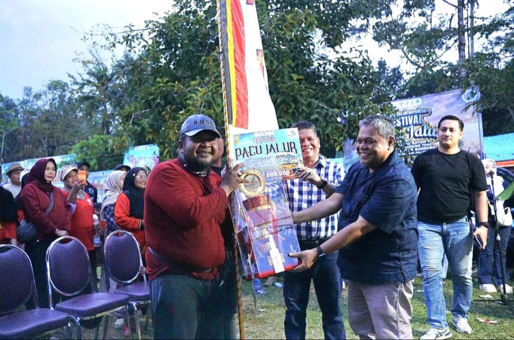 Keramat Jubah Merah Juara Pacu Jalur Rayon IV Gunung Toar, Siap Berlaga di Festival Nasional 2026