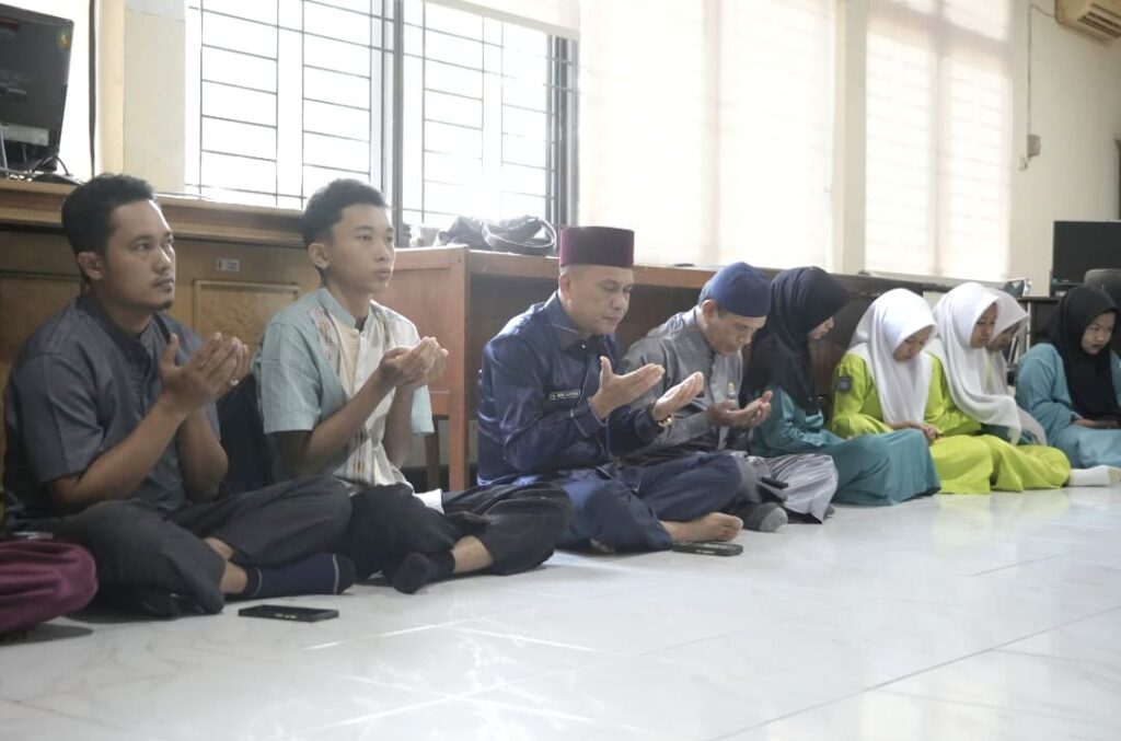 Perkuat Pembinaan Rohani, Dinas Kominfos Kuansing Rutin Gelar Yasinan dan Doa Bersama
