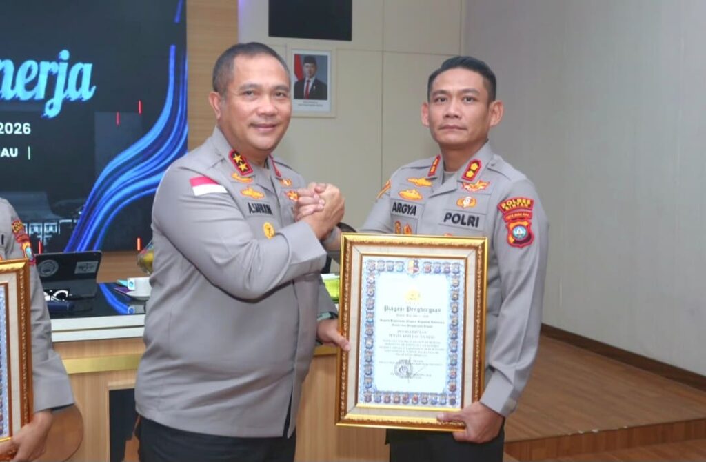 Polres Bintan Raih Predikat Pelayanan Prima, Terima Penghargaan Kapolri dari Kapolda Kepri