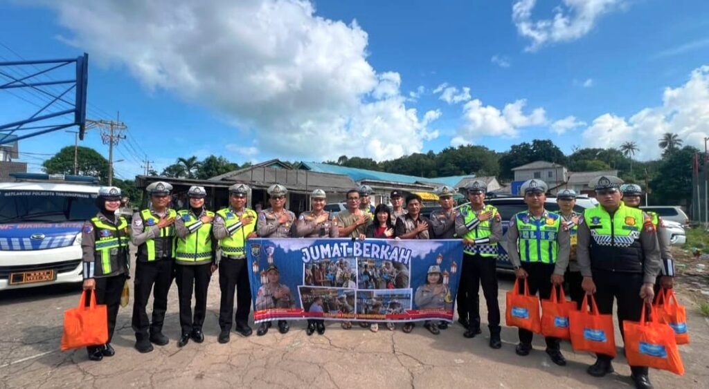 Satlantas Polresta Tanjungpinang Gelar Jumat Berkah, Bagikan Bantuan dan Edukasi Keselamatan Berlalu Lintas