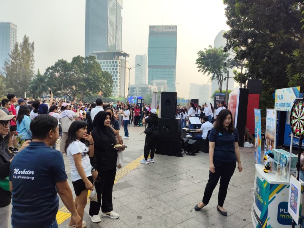 PLN Dekatkan Layanan ke Masyarakat, Promo Tambah Daya 50 Persen Ramaikan Car Free Day Jakarta