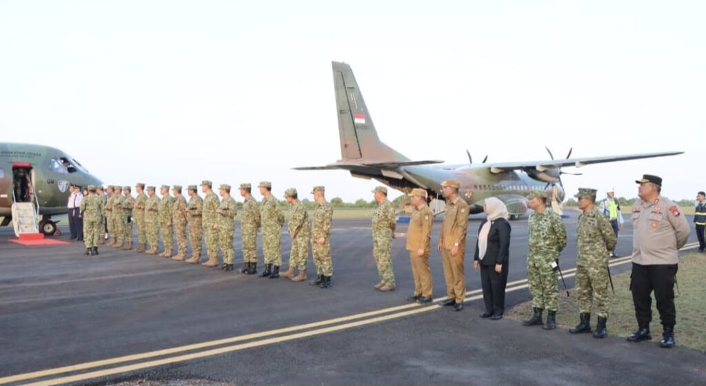 Dandim 0315/Tanjungpinang Sambut Panglima TNI dan Para Kepala Staf TNI di Lingga, Tinjau Latihan Operasi Gabungan 2026