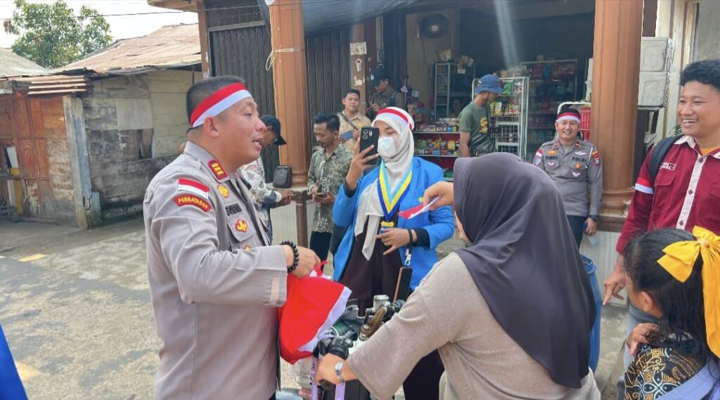 Polres Bintan Sebar Merah Putih dan Bansos hingga Pulau Terluar, Perkuat Nasionalisme Masyarakat Pesisir
