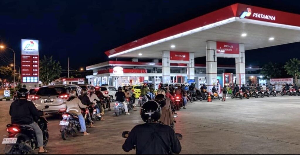 Antrean BBM Mengular dan Tanggung Jawab Negara Menjamin Kebutuhan Rakyat