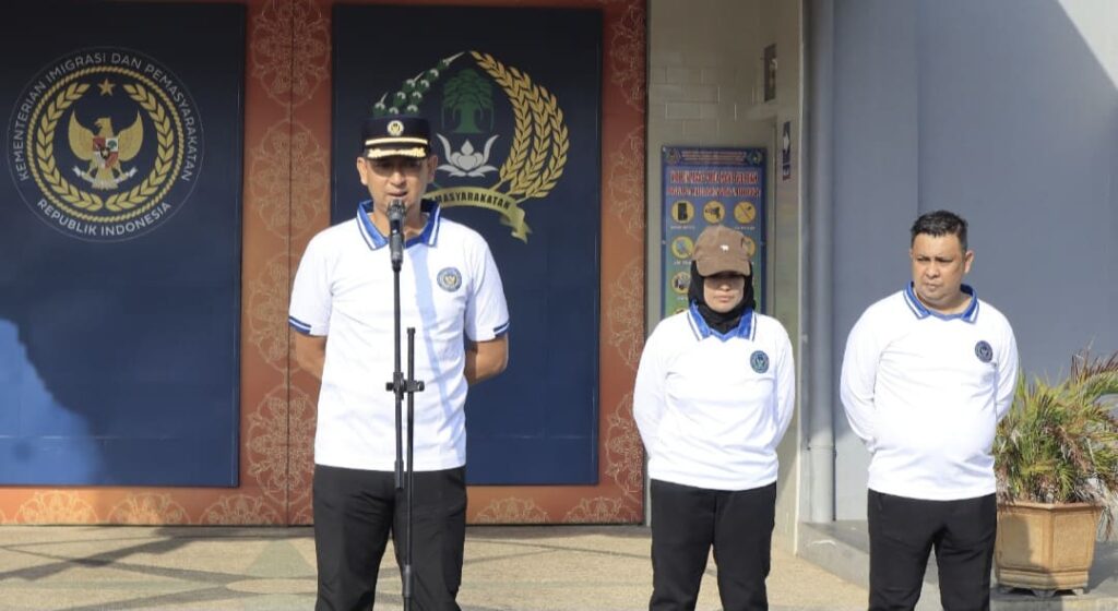 Sambut HUT ke-81 RI, Pemasyarakatan Batam Gelar Aksi Bersih di Taman Makam Pahlawan