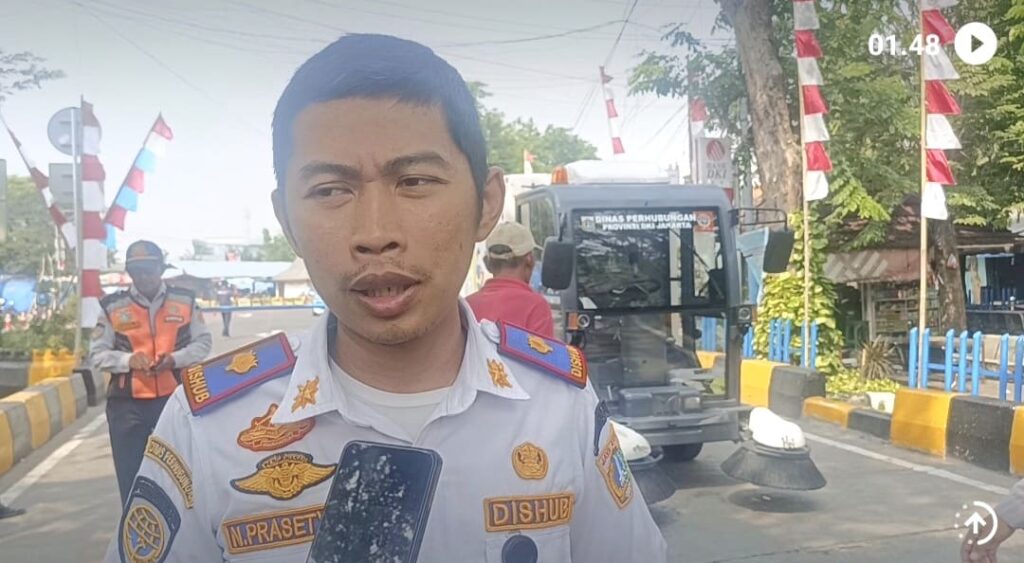 Terminal Kalideres Dapat Mobil Penyapu, Kebersihan Area Emplasemen Ditingkatkan