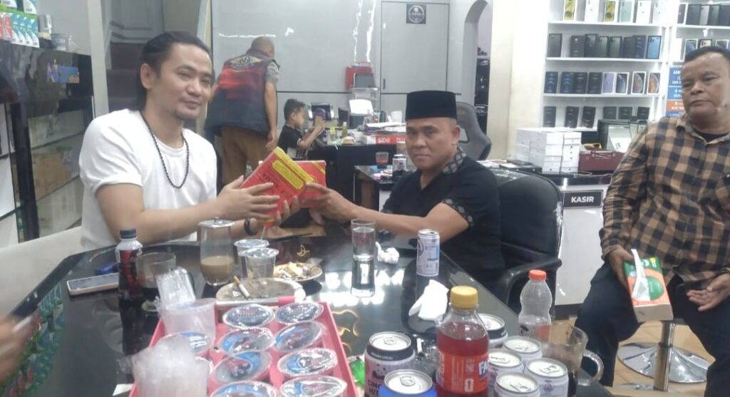 ARRBA Store Salurkan 100 Juz Amma untuk Anak-anak Pengajian di Lebak
