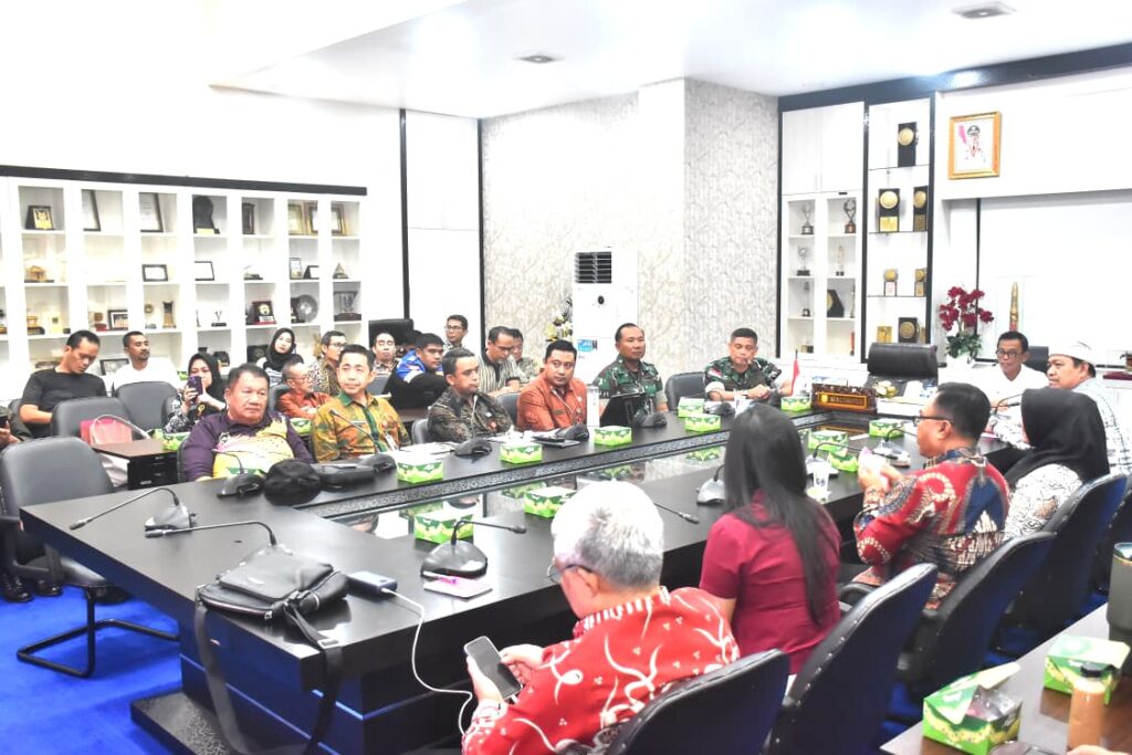 Raja Ariza Pimpin Finalisasi Persiapan HUT ke-81 RI, Pastikan Upacara 17 Agustus Berjalan Lancar
