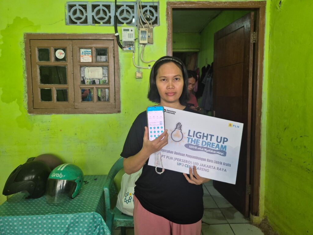 PLN Hadirkan Sambungan Listrik Gratis untuk 83 Keluarga Prasejahtera di Jakarta Raya