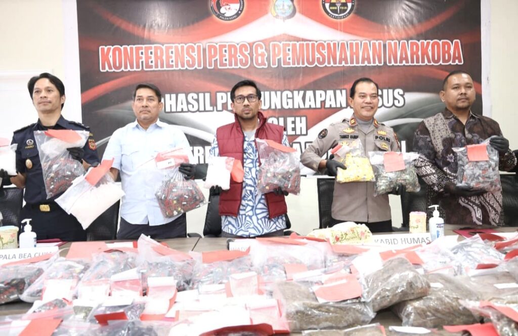 Polda Kepri Musnahkan 4,8 Kilogram Sabu dan 2.902 Vape Etomidate dari 26 Perkara