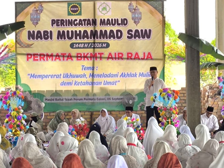 Pawai Maulid BKMT Air Raja Pererat Silaturahmi dan Kebersamaan Warga