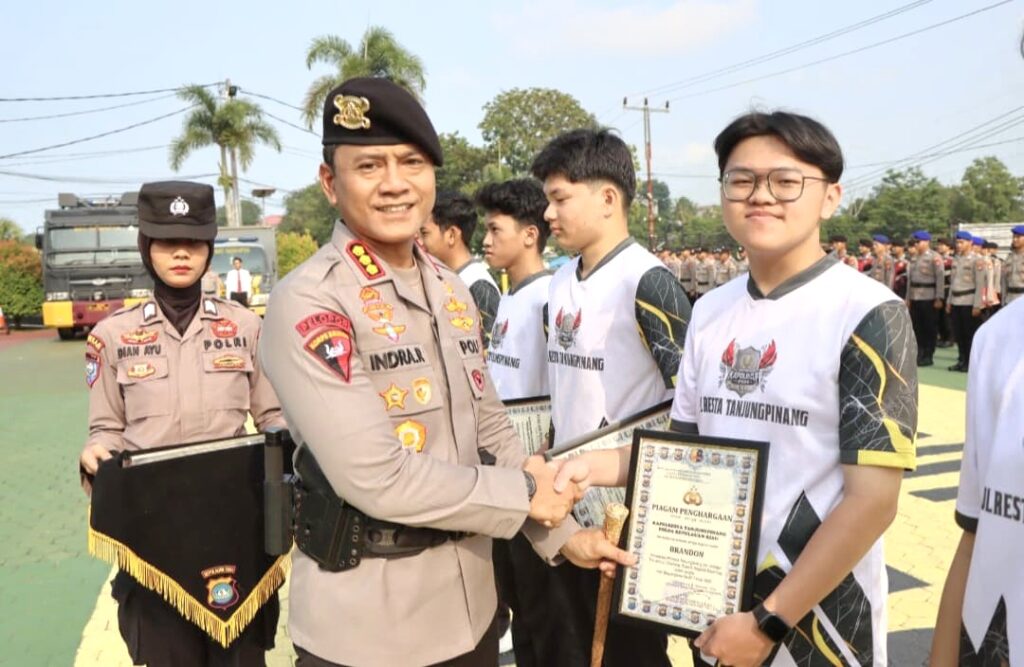 Juara E-Sport Kapolda Kepri Cup 2026 Terima Penghargaan dari Kapolresta Tanjungpinang