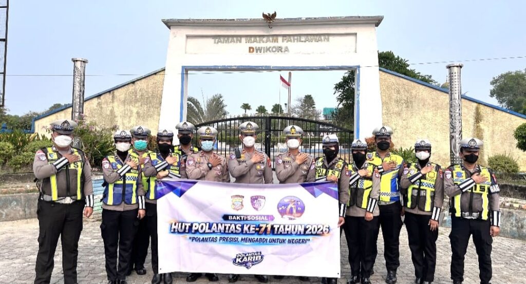 Kabut Asap Selimuti Bintan, Satlantas Bagikan 1.000 Masker kepada Pengguna Jalan