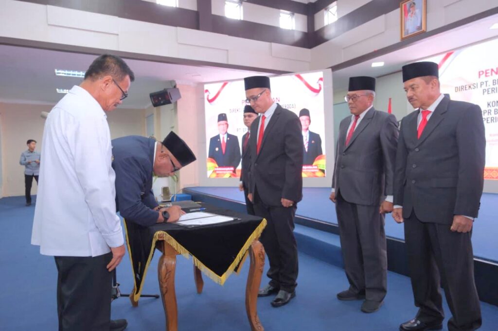 Kukuhkan Direksi dan Komisaris BPR Bestari, Lis Darmansyah Tekankan Tata Kelola dan Penanganan Kredit Bermasalah