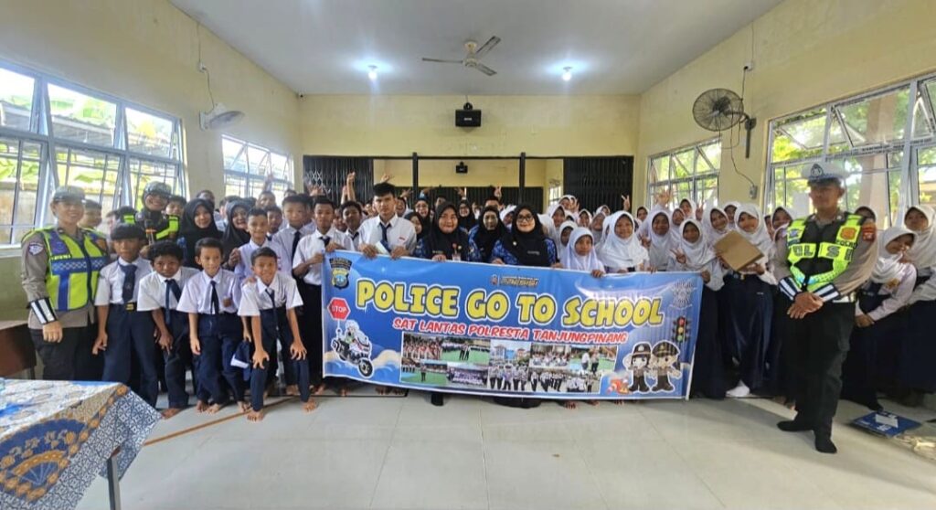 Polantas Karib Sambangi SMPN 8 Tanjungpinang, Edukasi Pelajar soal Keselamatan Berlalu Lintas