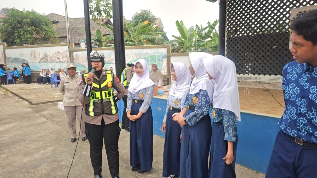 Satlantas Polresta Tanjungpinang Sambangi SMPN 2, Tanamkan Disiplin Berlalu Lintas Sejak Dini