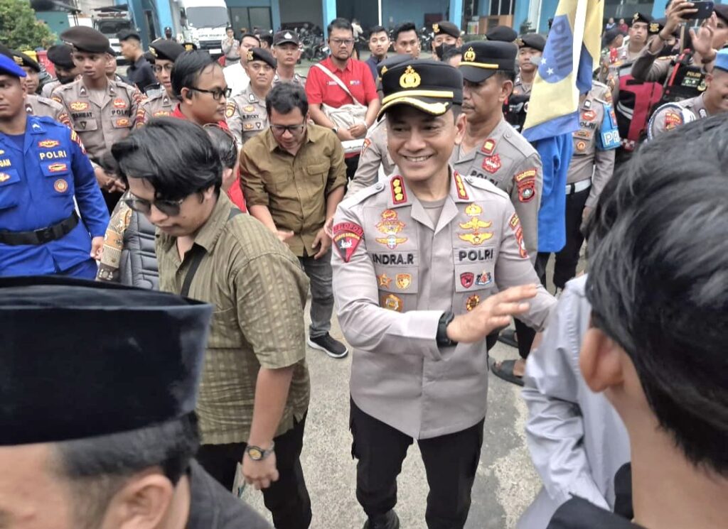 Polisi Kawal Demo di Kantor PLN Tanjungpinang, Kapolresta Tekankan Pendekatan Humanis