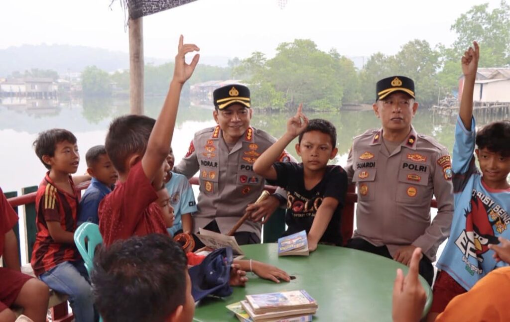 Kunjungi Pondok Baca di Tanjung Unggat, Kapolresta Tanjungpinang Ajak Anak-anak Gemar Membaca