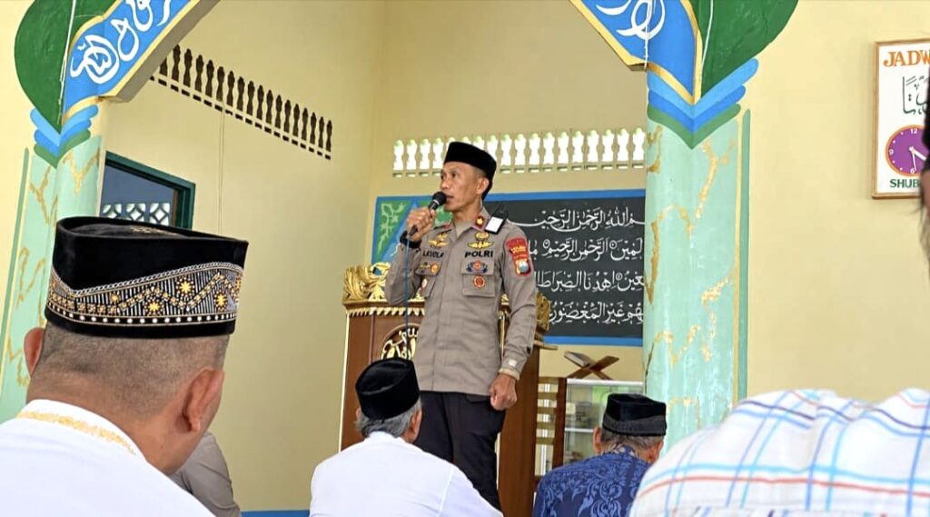 Jumat Keliling di Bintan Buyu, Wakapolres Ajak Warga Waspadai Curanmor dan Jaga Kerukunan