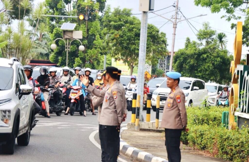 Kapolresta Tanjungpinang Turun Atur Lalu Lintas di Titik Rawan Macet