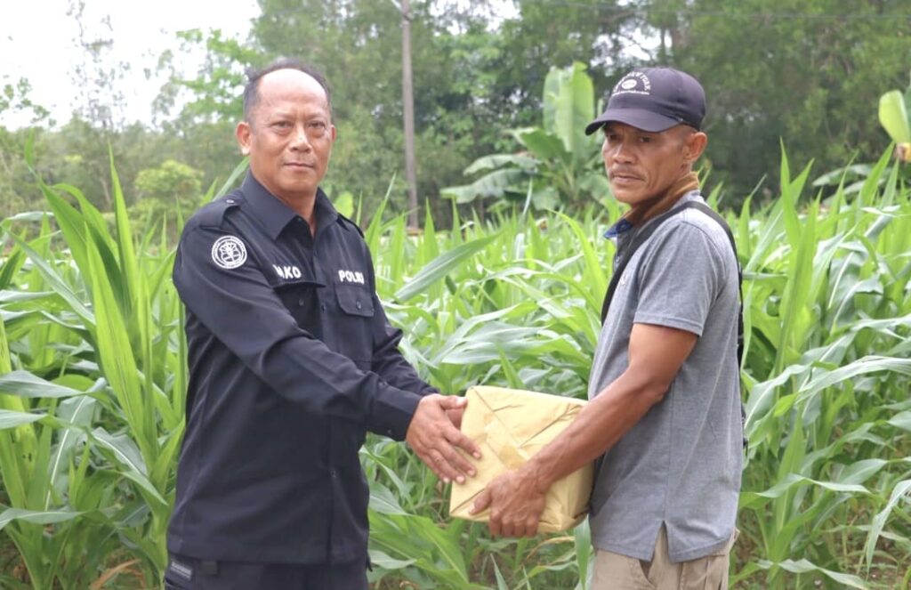 Hari Jadi Humas Polri ke-75, Polres Bintan Salurkan 15 Karung Beras kepada Warga Bintan Buyu