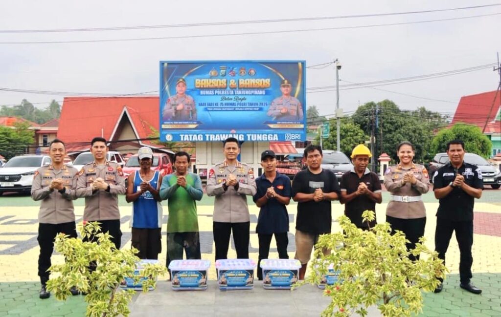 Hari Jadi Humas Polri ke-75, Polresta Tanjungpinang Salurkan 45 Paket Bansos kepada Warga