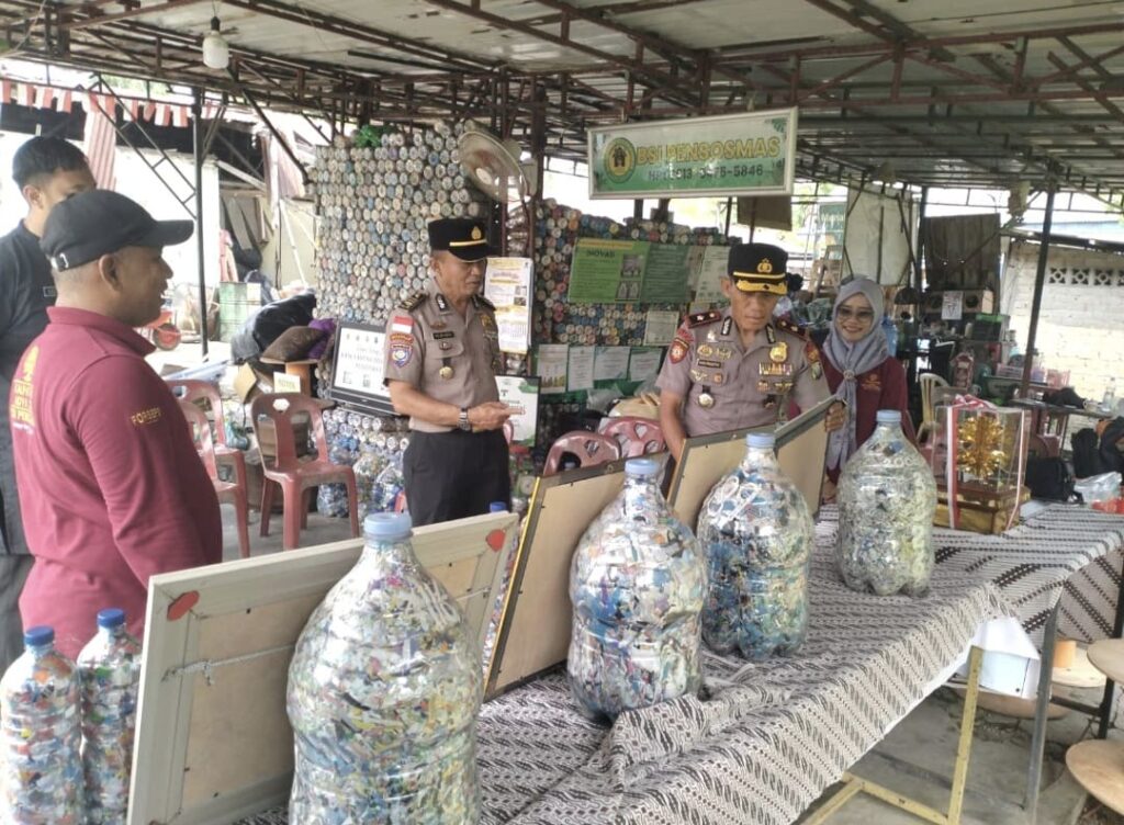 Wakapolres Bintan Kunjungi Bank Sampah Pensosmas, Ajak Warga Peduli Lingkungan