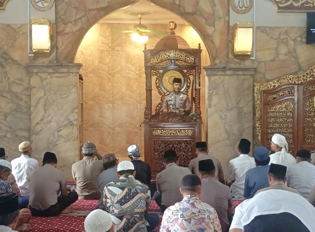 Salat Jumat Keliling, Kapolresta Tanjungpinang Ajak Warga Aktif Jaga Keamanan Lingkungan