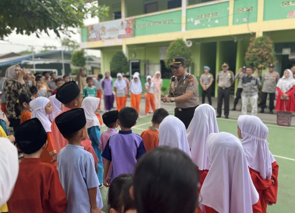 Polsek Tanjungpinang Kota Edukasi Siswa SDN 010 Senggarang Cegah Perundungan