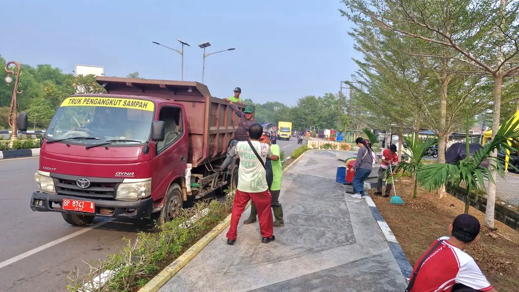 Pemko Tanjungpinang Kerahkan 9 Perangkat Daerah Bersihkan Jalan Bandara